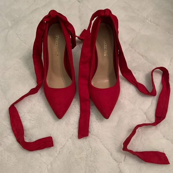 Red Tie Heels - Picture 1 of 4